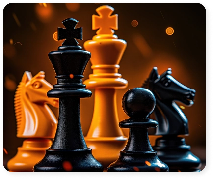 Zwarte en gouden schaakstukken, koningen en paarden in feloranje licht